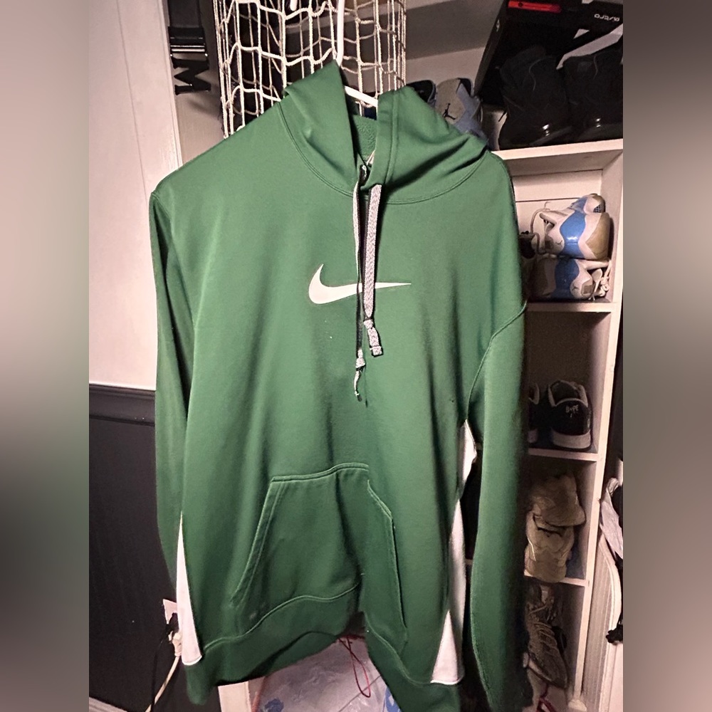 green nike men’s hoodie; size xl, color green